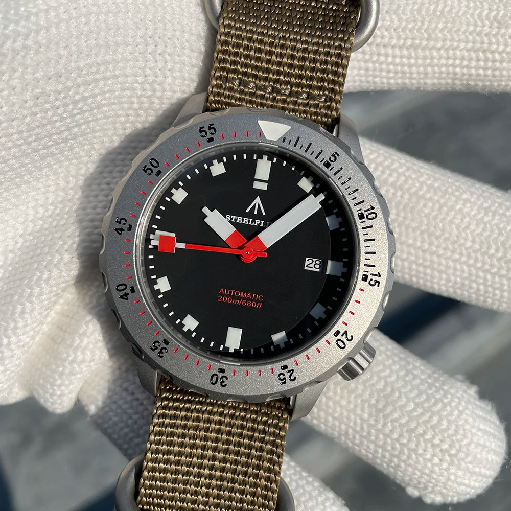Waterproof NH35 Movement Wristwatch